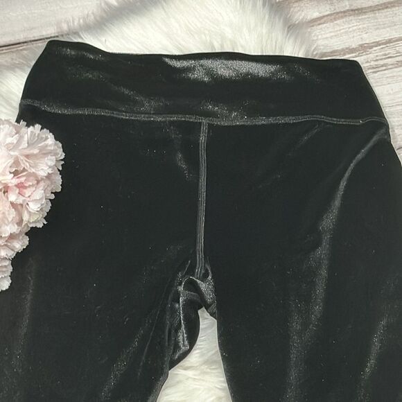 PINK
ULTIMATE BLACK SHINE HIGH-WAIST LEGGINGS - Picture 5 of 11